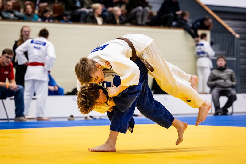 Big throw during a contest